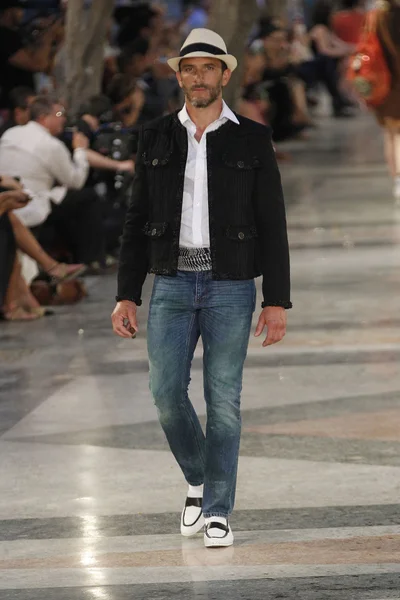 Look 28
